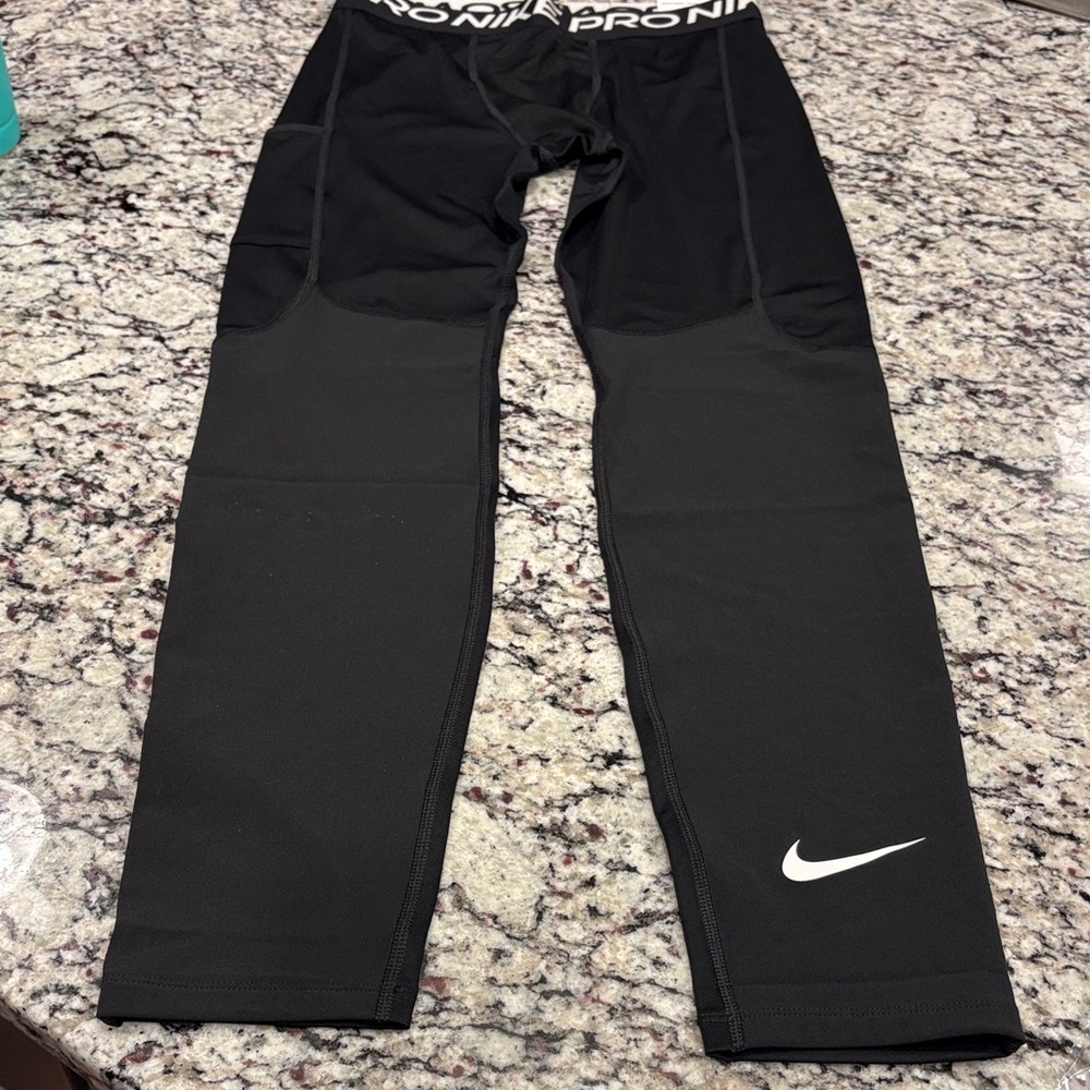 NWT Nike Pro Youth Black Performance Leggings with hip pocket.  Size XL